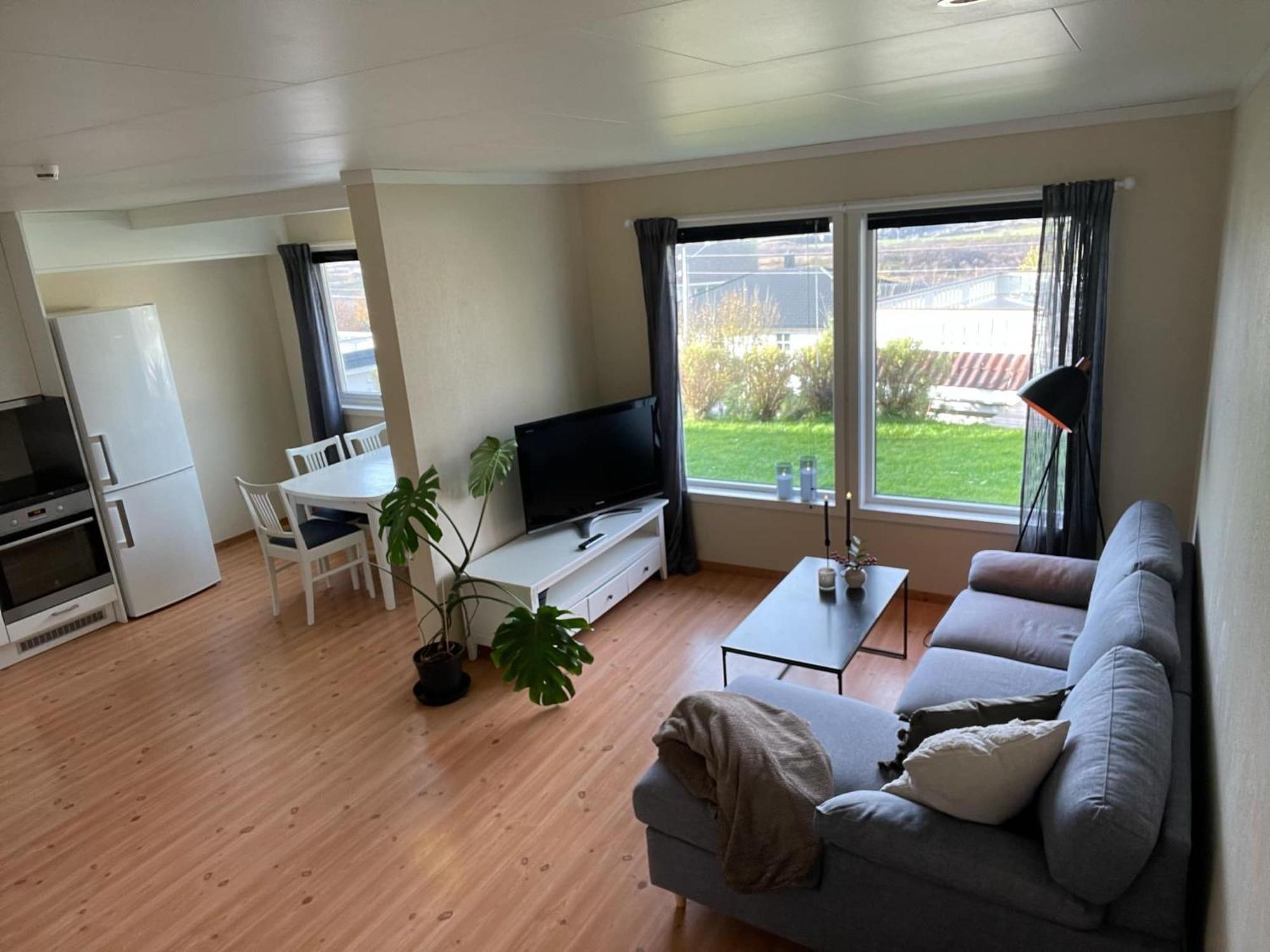 Leilighet Med Nydelig Utsikt Pa Leknes! Skullbru Bagian luar foto